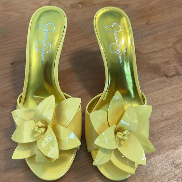 Jessica Simpson Yellow Floral Heels, with box - like new - Picture 5 of 5